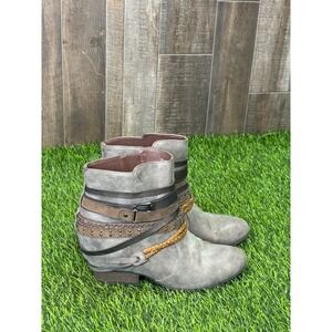 Wildcat Womens Grey Distressed Multi Strap Studded Ankle Boots Size 8.5M